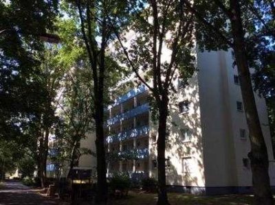 Teilrenovierte 3-Zimmerwohnung mit Balkon im Hammarskjöldring!