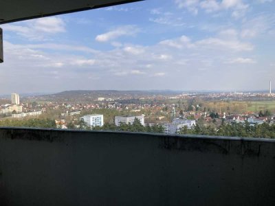 Traumhafte Aussicht: 2-Zi-Whg im 17. Stock mit Balkon