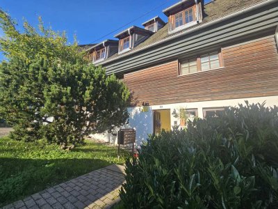 VS - Pfaffenweiler: Bezugsfreie, außergewöhnliche, gr. 2,5 - Zimmerwohnung mit Garage, Carport + EBK