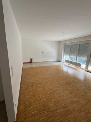 Schöne großzügige 3-Zimmer-Wohng in Martinsried
