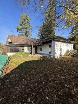 Freistehendes Einfamilienhaus mit großem Garten und Pool
