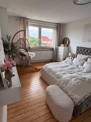 Helle,  3-Zimmer Altbauwohnung mit Wohnküche am Wasserturm