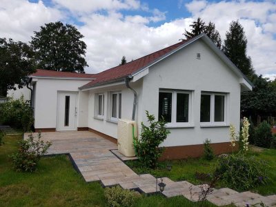Modernes EFH im Bungalowstil in bester, zentraler Wohnlage  sucht seriöses Pärchen !