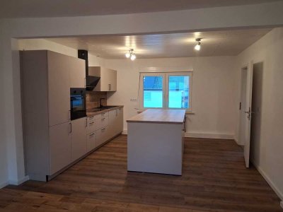 Erstbezug nach Sanierung: 6-Zimmer-Wohnung mit Balkon in Ramstein-Miesenbach