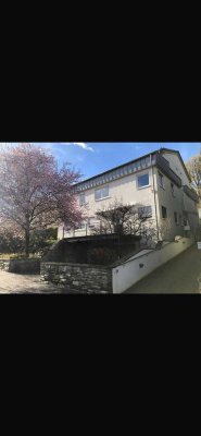„Wohnen im Grünen mit Stadtnähe: 2-Zimmer-Wohnung mit Balkon in Sonnenberg, Kurpark Nähe .“
