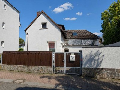 Top!! Kleine Doppelhaushälfte auf 2 Etagen mit Balkon
