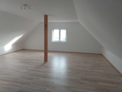 Schöne 2,5-Zimmer-DG-Studio-Wohnung in Hördt