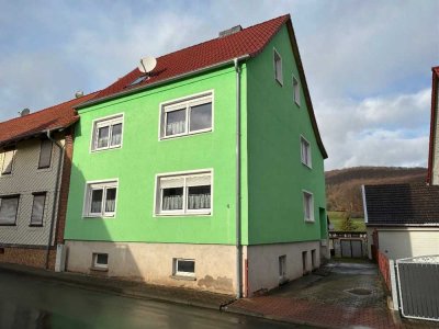 Einfamilienhaus mit Nebengebäuden