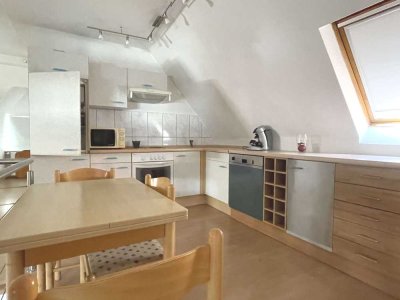Charmante Studiodachwohnung mit Wendetreppe und Einbauküche in einer Villa in Rastatt