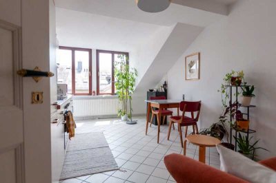 Pieschen - großzügige 1-Zimmer-Dachgeschoss-Wohnung mit großer Wohnküche