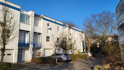 Wieder verfügbar! RMH mit Garage, 2 Balkonen, Garten und Terrasse