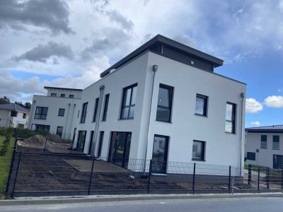 Neubau - Erstbezug! Moderne großzügige Doppelhaushälfte in attraktiver ruhiger Lage