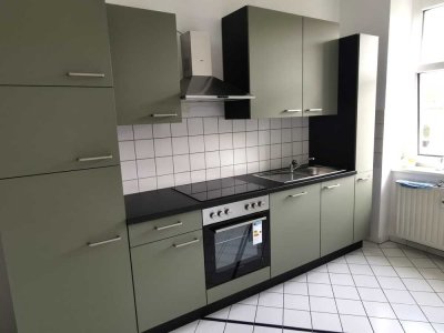2-R.-Whg., inkl. eingebaute Küche, Fahrstuhl, Bad mit Dusche. Küche mit Fenster