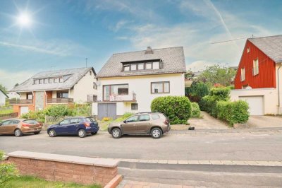 Gepflegtes 1-2 Familienhaus mit 2 Balkonen, Terrasse, Garten u. Garage in ruhiger Lage von Kadenbach