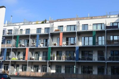 Große, teilmöblierte 1-Zimmer-Wohnung mit Loggia und Carport in der Nürnberger Südstadt