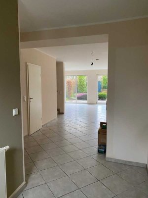 Ihr neues Zuhause auf Emst – Einfamilienhaus mit Garten & Südbalkon