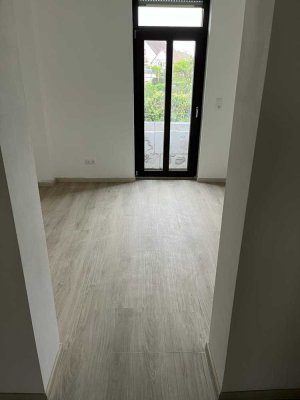 Erstbezug nach Sanierung: Schöne 3-Zimmer-Hochparterre-Wohnung in Halle (Saale)