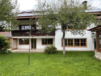 Exklusive 4-Zimmer-Erdgeschosswohnung mit geh. Innenausstattung mit Balkon und EBK in Oberpframmern