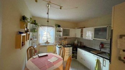Wohnen wie im eigenen Haus – 3-Raum-Wohnung mit Terrasse und Gartenzugang in Elbnähe