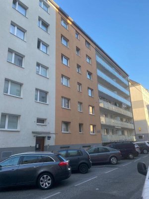 NEU - GEPFLEGTE DREI Zimmer WOHNUNG