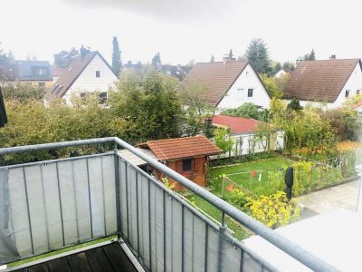 Helle 2-Zimmer Dachgeschosswohnung mit Balkon in München-Trudering