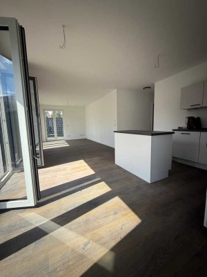 Wohntraum im Neubau – Erdgeschosswohnung mit Garten, Garage und top ausgestatteter Einbauküche