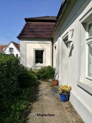 Einfamilienhaus mit umfangreichen Gartenflächen