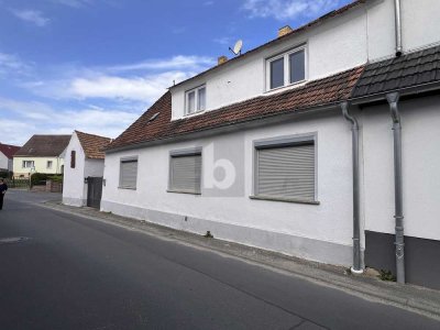 VIEL PLATZ MIT NEBENGELASS UND GARAGE