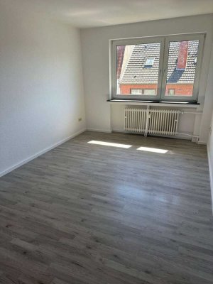 Ab sofort: helle 3-Zimmer Dachgeschosswohnung in zentraler Lage von Wilhelmshaven