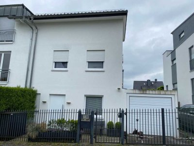 Elegante Doppelhaushälfte mit viel Platz und Top Energiewert
