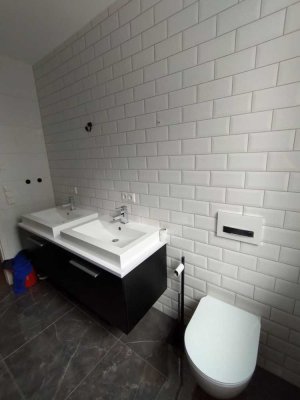 Freundliche 3-Zimmer-Souterrain-Wohnung mit geh. Innenausstattung mit Balkon und EBK in Höchstadt