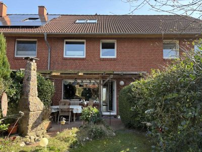 Ruhige Lage: Gepflegtes Reihenmittehaus in familienfreundlicher Wohngegend mit Carport