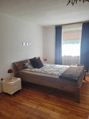 möbliertes Zimmer mit "Wohlfühlambiente"