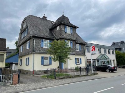 Dreifamilienhaus mit Apotheke und Arztpraxis in Sinn