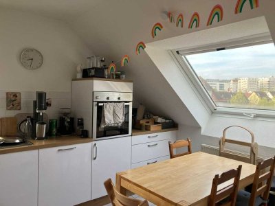 Moderne, sehr helle 4-Zimmer DG-Wohnung in Stuttgart-Feuerbach mit wunderbarer Dachterrasse
