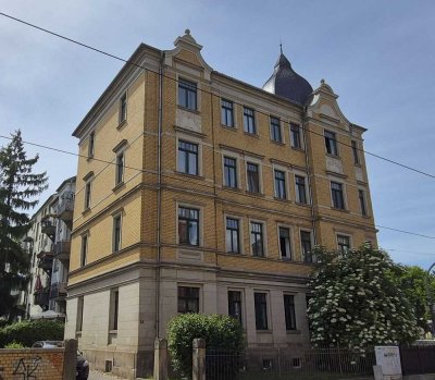GESUCHTER TYP & FRISCH RENOVIERT!  4 RAUM-WOHNUNG, 3.OG, BEVORZUGTE AUFTEILUNG, AB 09/2026
