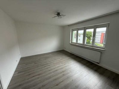 Neu Renovierte 3-Zimmer-Wohnung mit EBK in Weiden-Mooslohe