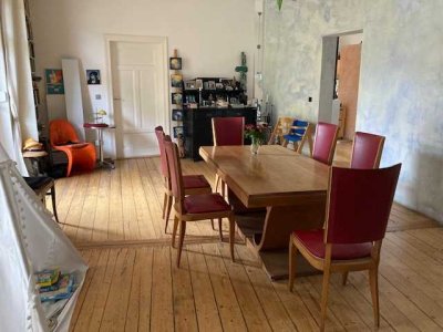 Sehr gute ruhige Lage, Altbauwohnung (hohe Decken)  mit 4,5 Zimmern und viel Platz in Darmstadt