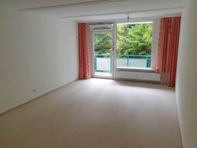 Helle 2-Zimmer-Wohnung mit Balkon und EBK