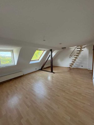 Helle Eigentumswohnung im Dachgeschoss mit zusätzlichem Raumangebot