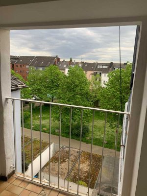 Gemütliche 2-Zimmer Dachgeschoss-Wohnung mit Balkon in Mönchengladbach
