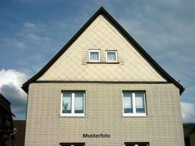 +++ 2-Familienhaus mit Terrasse und Garage +++