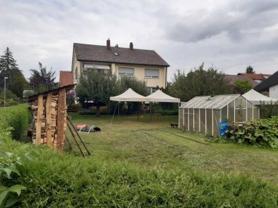 3,5-Zimmer-EG-Wohnung mit großem Garten, Balkon und EBK am Ortsrand von Heiningen
