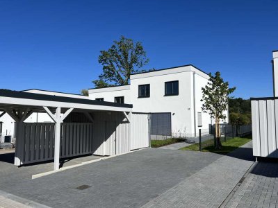 Neubau-Doppelhaushälfte mit Garten, Einliegerwohnung, Carport, Stellplatz und Siegblick inklusive!