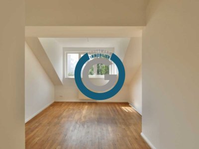 LICHTDURCHFLUTETE DACHGESCHOSSWOHNUNG MIT SONNIGER TERRASSE -  OFFENE WOHNLOUNGE -  ZENTRAL & RUHIG