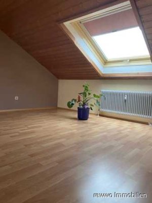 4-Zi. Dachgeschosswohnung nähe Wacker mit Dachterrasse und Garage