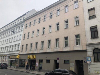 Altbau 3-Zimmer Wohnung mit Aufzug im 2. Stock