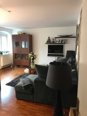 Sanierte 2-Zimmer-Wohnung mit Einbauküche in Augsburg