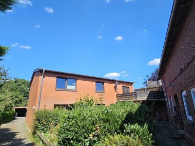 Sehr gemütliche Einzimmerwohnung mit großem Balkon im Obergeschoss