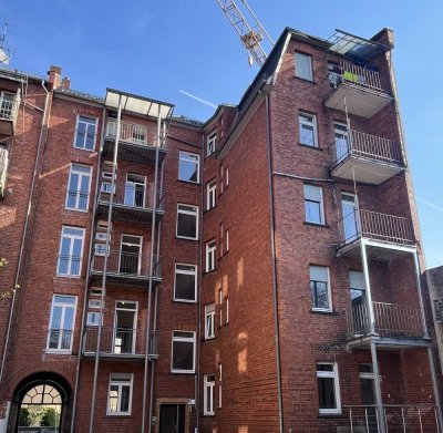 Schöne 3 Zi.-Altbauwohnung mit Balkon! *ohne Käuferprovision*